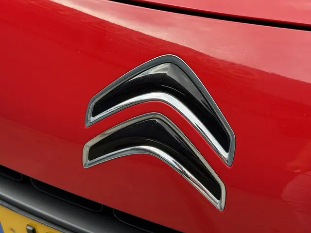 Citroën C4 Cactus 1.2 PureTech Shine 2016 Benzine 32