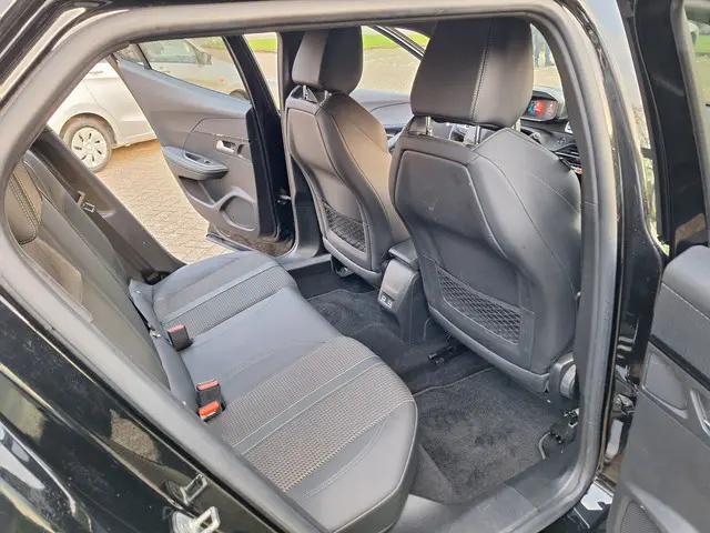 Peugeot 2008 1.2 PureTech GT 130pk TREKHAAK 2021 Benzine 22