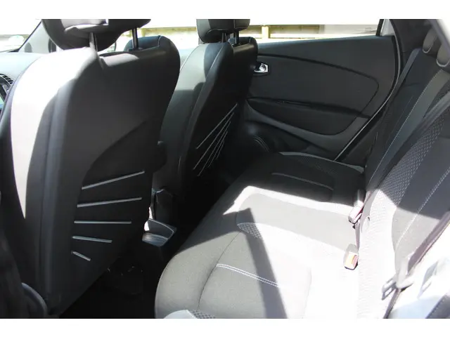 Renault Captur 1.2 TCe Bose 2017 Benzine 35