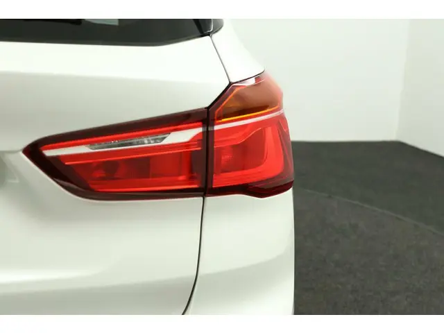 BMW X1 sDrive20i Centennial High Executive 2017 Benzine 32