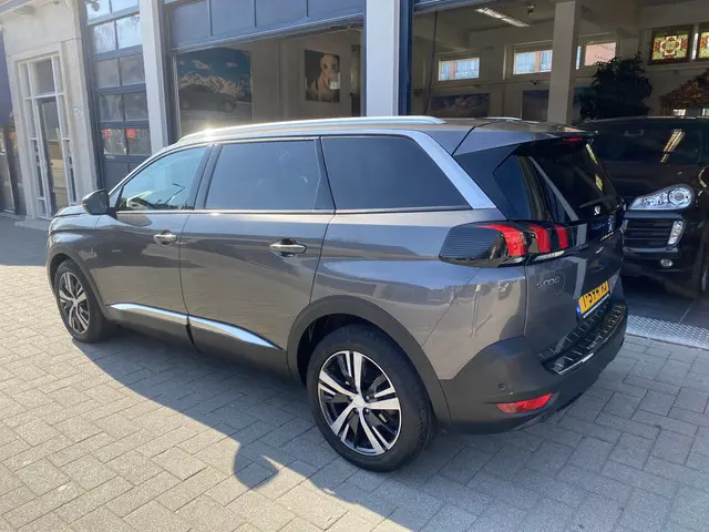 Peugeot 5008 3