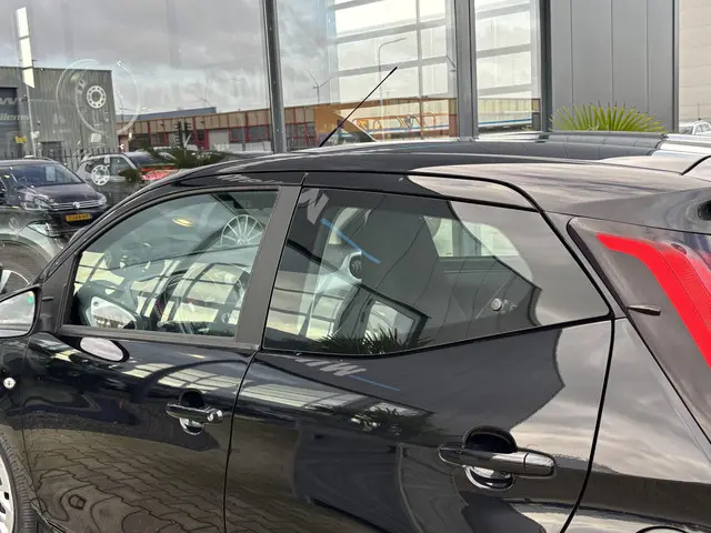 Toyota Aygo 1.0 VVT-i x-play 2021 Benzine 7