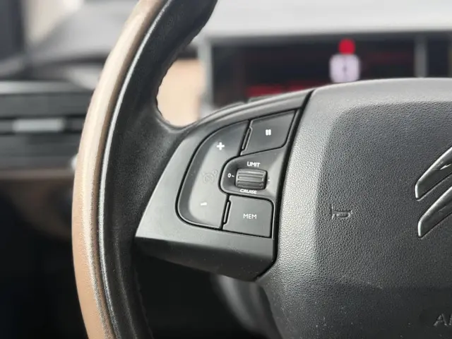 Citroën C4 Cactus 1.2 PureTech Business 2016 Benzine 19