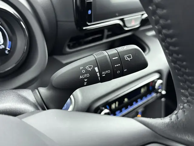 Toyota Yaris 1.5 Hybrid Executive 2023 Hybride Benzine 24