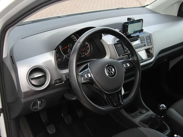 Volkswagen up! 1.0 Active 5drs. Clima | Apps 2021 Benzine 12