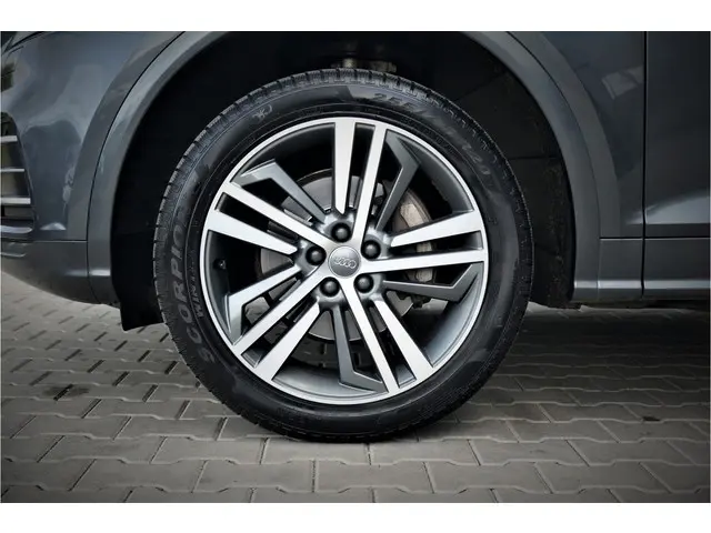 Audi Q5 2.0 TFSI quattro Launch Edition 2017 Benzine 95