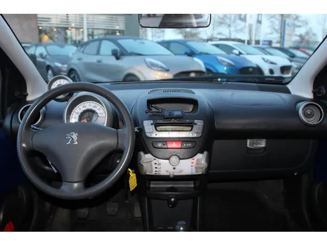 Peugeot 107 1.0 Active 2013 Benzine 5