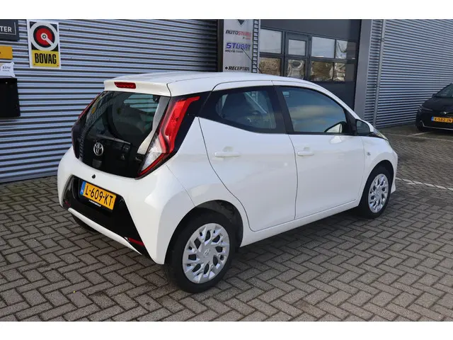 Toyota Aygo 1.0 VVT-i x-play 2021 Benzine 9