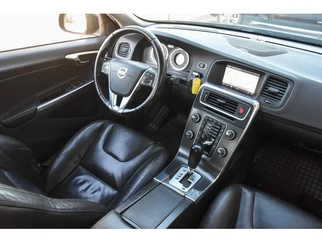 Volvo S60 2.0 T5 Momentum 2013 Benzine 3