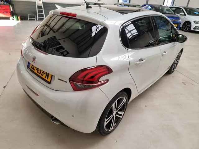 Peugeot 208 1.2 PureTech GT-Line 2019 Benzine 11