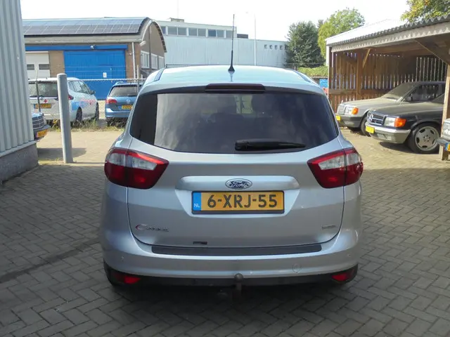 Ford C-MAX 1.0 Titanium APK TREKHAAK 2013 Benzine 14