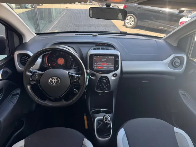 Toyota Aygo 1.0 VVT-i x-play 2017 Benzine 5