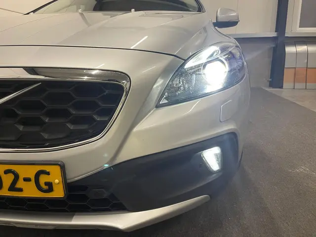 Volvo V40 Cross Country 2.0 D2 Summum 2016 Diesel 7