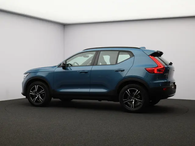 Volvo XC40 B4 Plus Dark 2025 Benzine 24