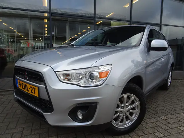 Mitsubishi ASX 1.6 ClearTec Entry 2015 Benzine 2
