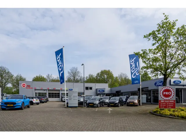 Ford C-MAX 1.0 EcoBoost 125PK Titanium 2016 Benzine 34