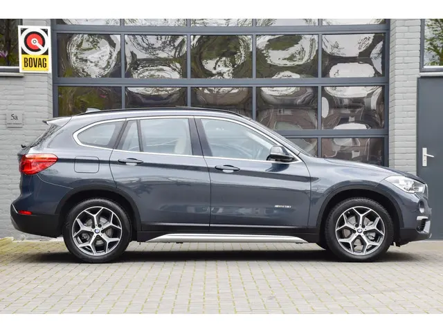 BMW X1 sDrive18i High Executive 2018 Benzine 28