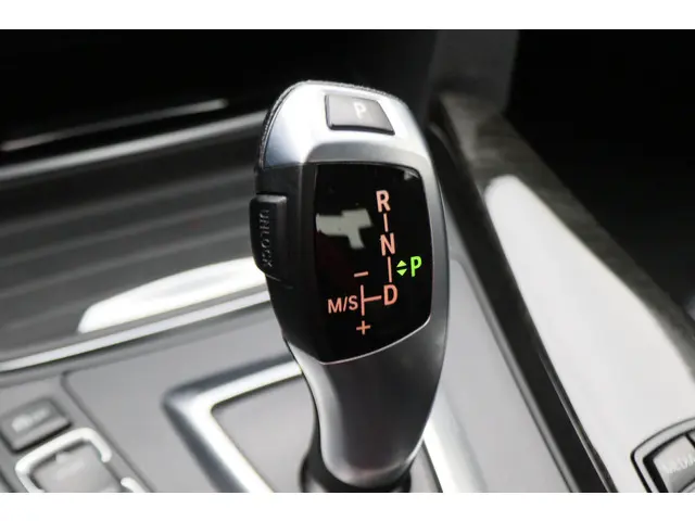 BMW 3 Serie 320i High Executive 2015 Benzine 48