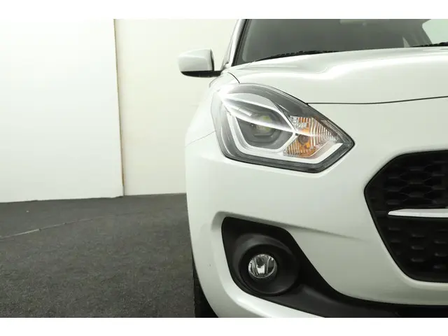 Suzuki Swift 1.2 Select Smart Hybrid 2022 Benzine 42