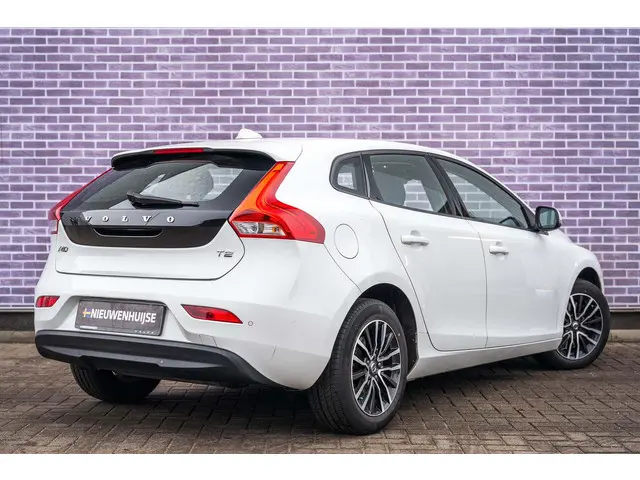 Volvo V40 T2 Polar+ Automaat 2019 Benzine 16