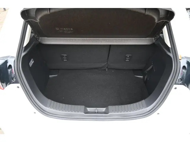 Mazda 2 SkyActiv-G 75 6MT Centre-Line 2024 Benzine 32