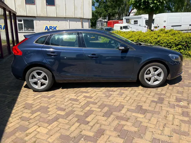 Volvo V40 1.6 T4 90000 km! 2014 Benzine 4