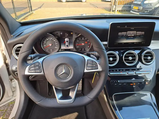 Mercedes-Benz C-Klasse 300 Prestige 2017 Benzine 21