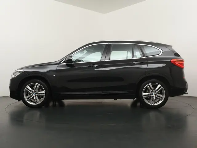 BMW X1 sDrive18i High Executive Edition 2019 Benzine 12