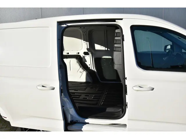 Volkswagen Caddy Cargo 2.0 TDI 1st Edition 2021 Diesel 23