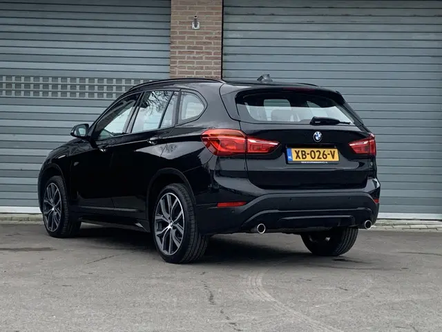 BMW X1 sDrive20i Orange Edition II 2018 Benzine 7