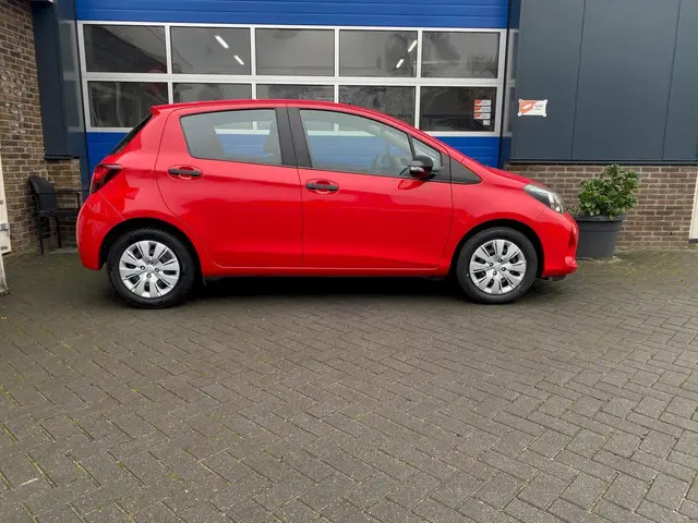 Toyota Yaris 1.0 VVT-i Trend airco 2016 Benzine 4