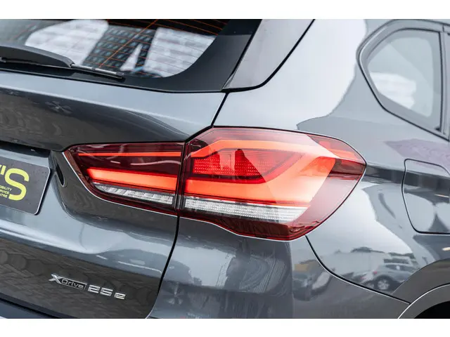 BMW X1 xDrive25e High Executive 2022 Hybride Benzine 17