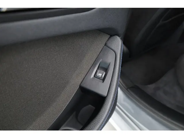 BMW 1 Serie 118i M-Sport Pro - Orig. NL 2024 Benzine 43