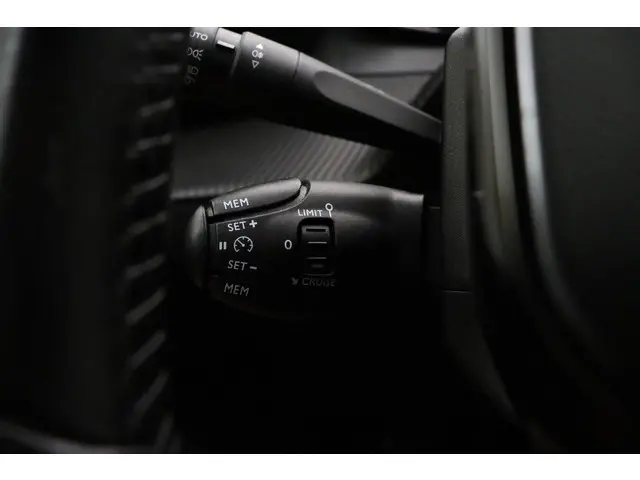 Peugeot 208 1.2 PureTech 100pk Active 2021 Benzine 22