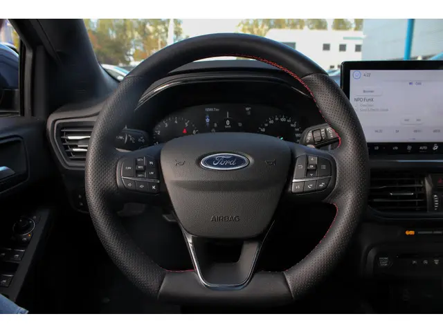 Ford Focus 1.0 EcoBoost Hybrid ST Line 2023 Benzine 15