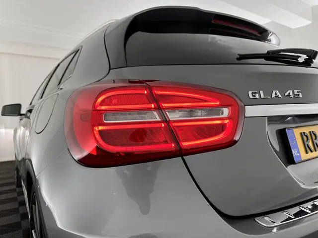 Mercedes-Benz GLA AMG 45 4MATIC 2015 Benzine 28