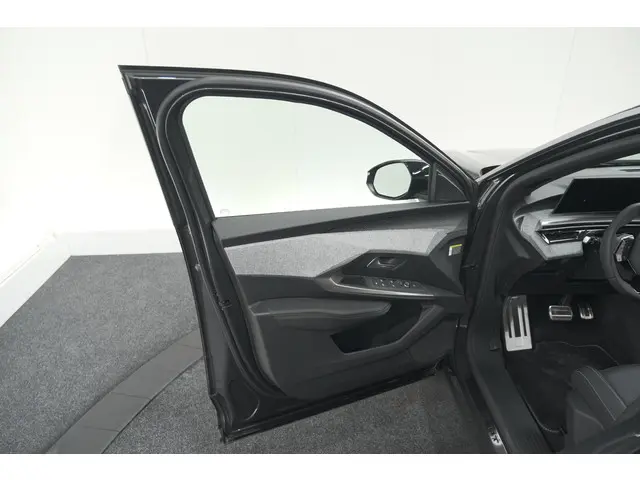 Peugeot 5008 HYbrid 145 e-DCS6 GT 2025 Hybride Benzine 69