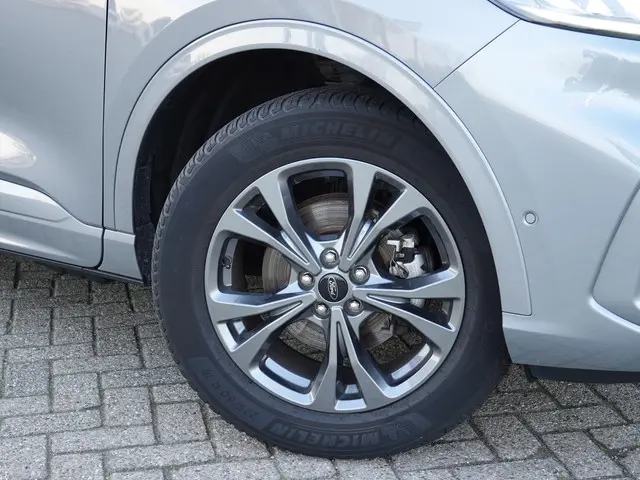 Ford Kuga 2.5 PHEV ST-Line X 2023 Hybride Benzine 11