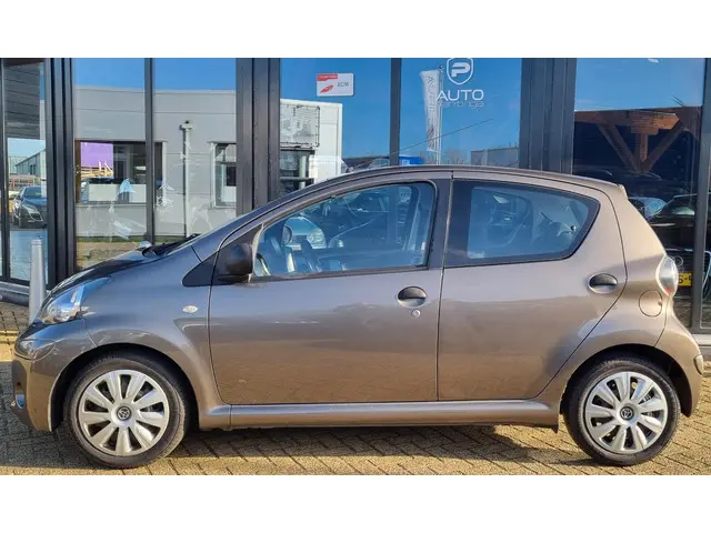 Toyota Aygo 1.0 VVT-i Now 2013 Benzine 3