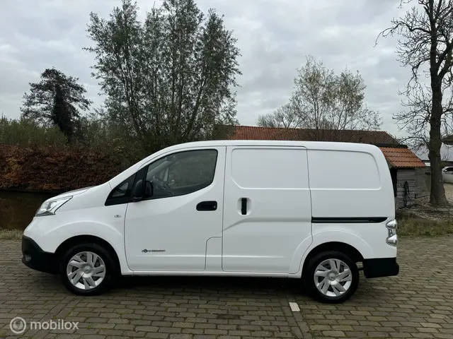 Nissan e-NV200 3