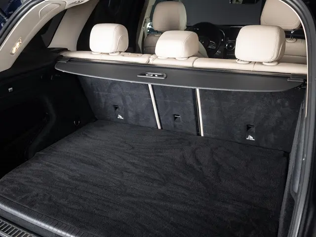 Mercedes-Benz GLC 300e 4MATIC 2020 Hybride Benzine 13