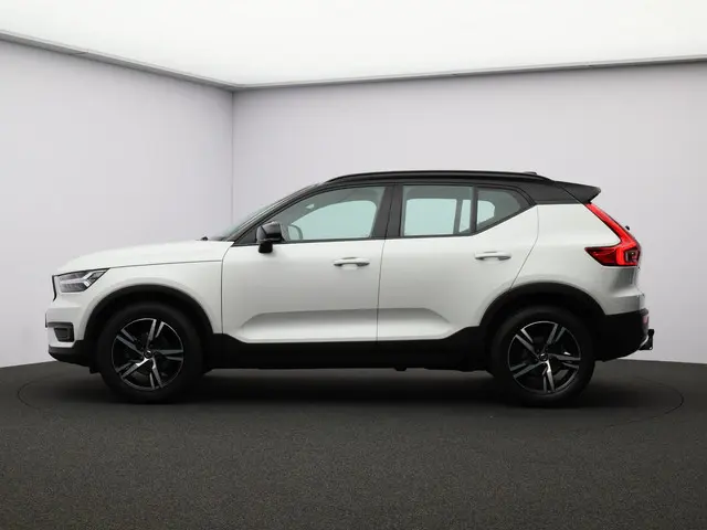 Volvo XC40 T2 Automaat R-Design 2021 Benzine 4