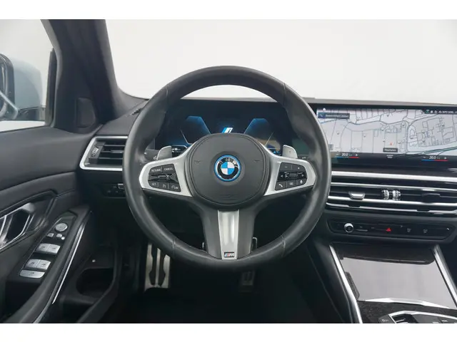 BMW 3 Serie 330e 2023 Hybride Benzine 9