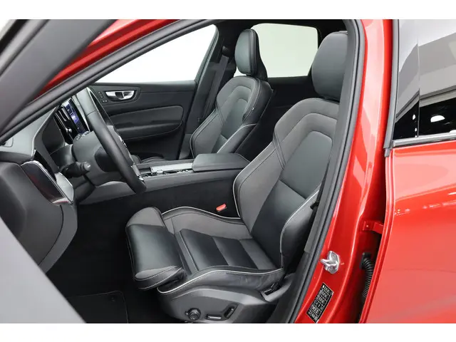 Volvo XC60 T8 Recharge R-Design 2022 Hybride Benzine 6