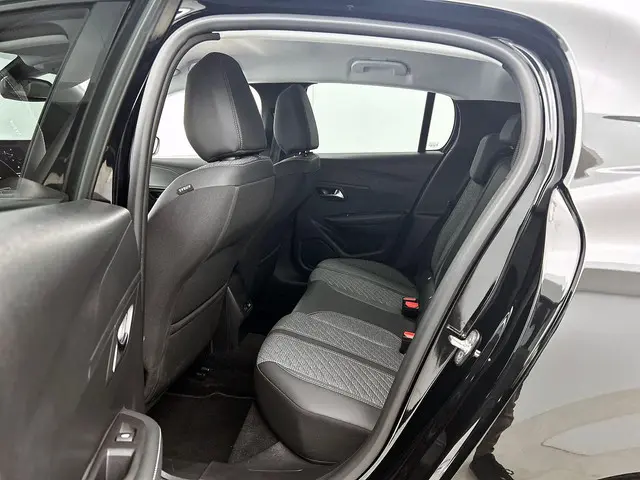 Peugeot 208 1.2 PureTech 100 Allure 2024 Benzine 31