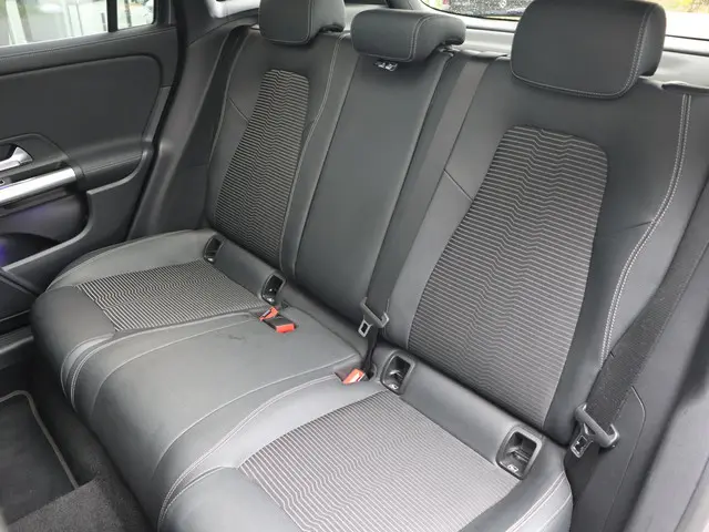 Mercedes-Benz GLA 250 e AMG Line 2021 Hybride Benzine 14