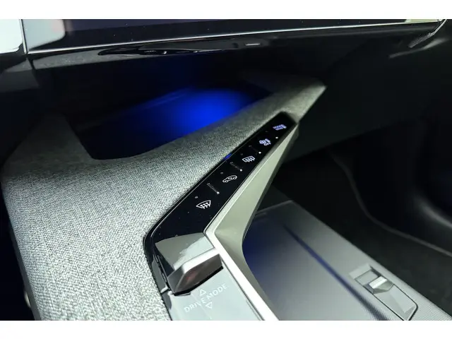 Peugeot 3008 1.2 Hybrid 145 GT 2025 Hybride Benzine 28