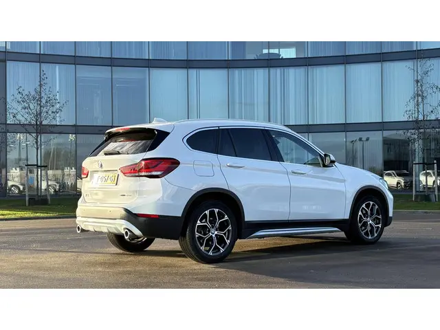 BMW X1 sDrive20i High Executive 2019 Benzine 3