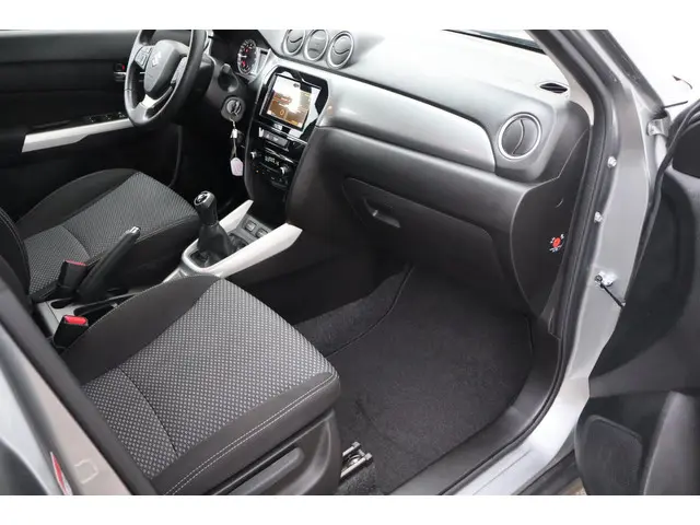 Suzuki Vitara 1.6 Exclusive 2018 Benzine 19