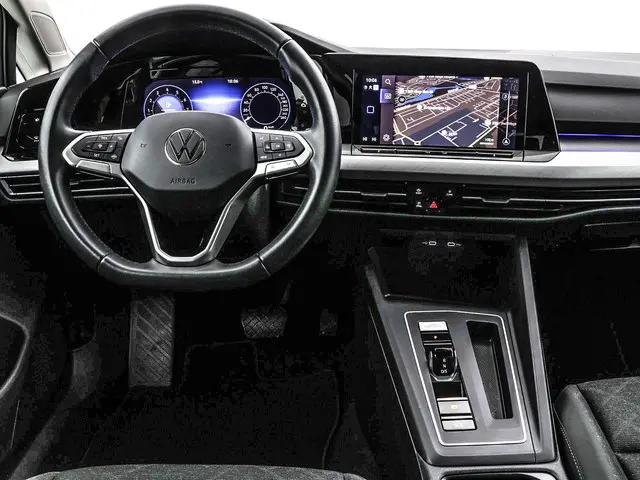 Volkswagen Golf 1.0 eTSI 110pk DSG Life 2024 Benzine 3